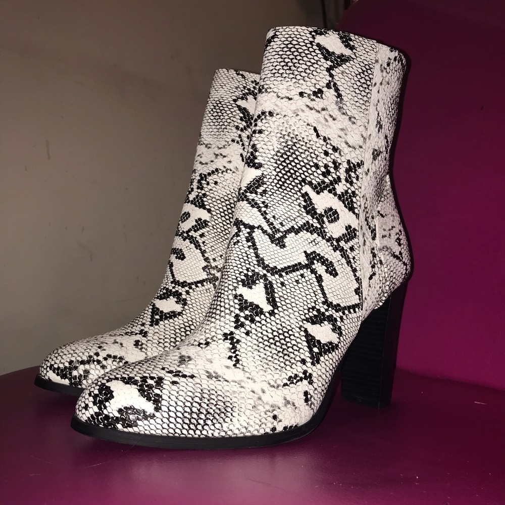 SNAKE SKIN BOOT HEELS! NEVER WORN!!!!